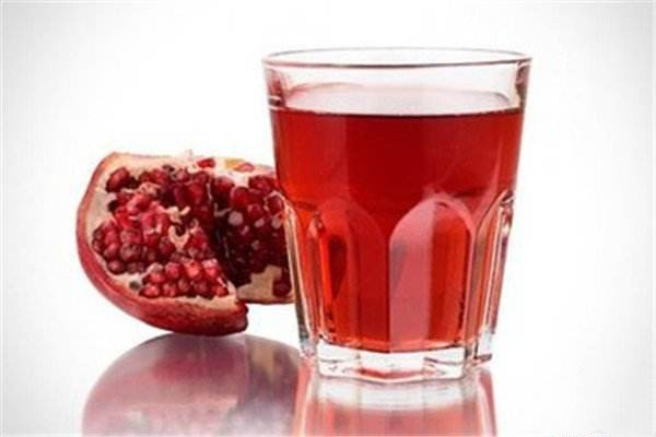 石榴榨汁字可以一起榨嗎 沒有榨汁機怎么榨石榴汁 石榴榨汁字可以一起榨嗎 沒有榨汁機怎么榨石榴汁