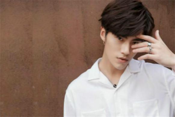 男生港風衣服怎么搭配 男生港風衣服穿搭指南 男生港風衣服怎么搭配 男生港風衣服穿搭指南