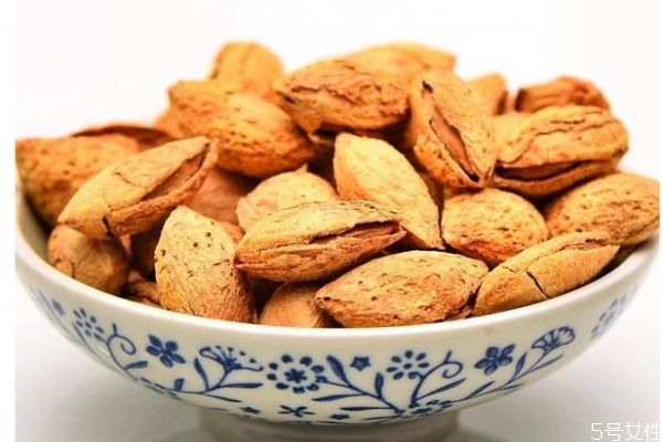 什么是巴旦木呢 巴旦木有什么營養(yǎng)價值呢 什么是巴旦木呢 巴旦木有什么營養(yǎng)價值呢