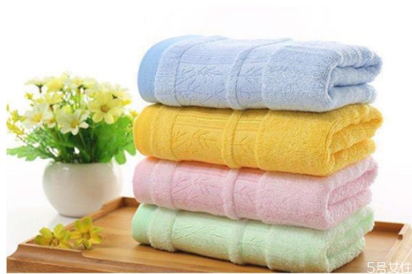 洗臉巾為什么老是油膩膩的 洗臉巾用久變油膩怎么辦 洗臉巾為什么老是油膩膩的 洗臉巾用久變油膩怎么辦