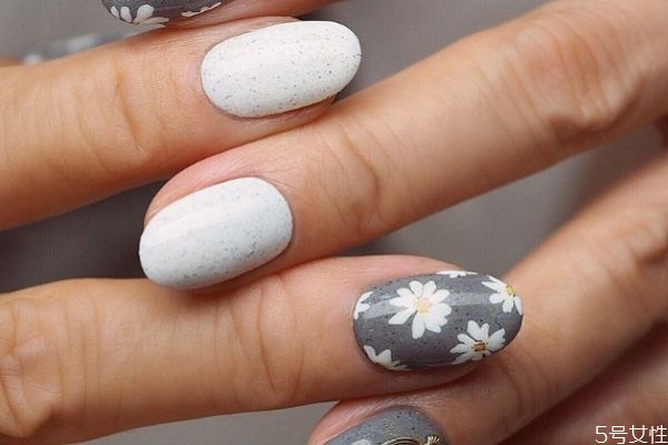 美甲一個月不卸可以嗎 美甲做了多久就要卸 美甲一個月不卸可以嗎 美甲做了多久就要卸