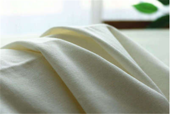 桑蠶絲面料的特點 鑒別桑蠶絲面料的方法 桑蠶絲面料的特點 鑒別桑蠶絲面料的方法