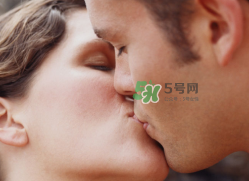 如何接吻更有感覺？如何接吻讓她舒服？