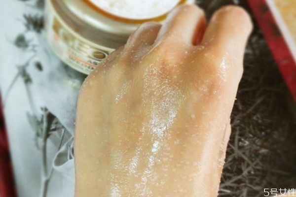 磨砂膏為什么會發(fā)霉 磨砂膏發(fā)霉了還能用嗎 磨砂膏為什么會發(fā)霉 磨砂膏發(fā)霉了還能用嗎