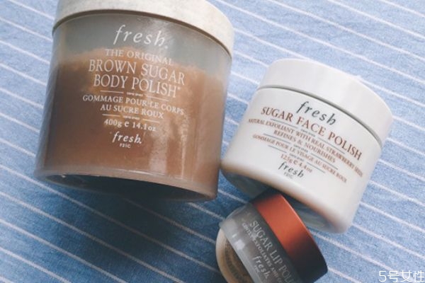 用磨砂膏之前要打濕嗎 磨砂膏和沐浴露的使用順序 用磨砂膏之前要打濕嗎 磨砂膏和沐浴露的使用順序