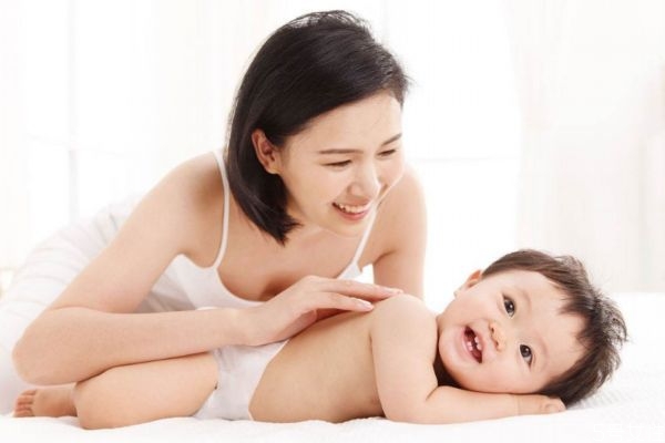 嬰兒晚上睡覺老哭為什么呢 造成嬰兒晚上哭原因有什么 嬰兒晚上睡覺老哭為什么呢 造成嬰兒晚上哭原因有什么