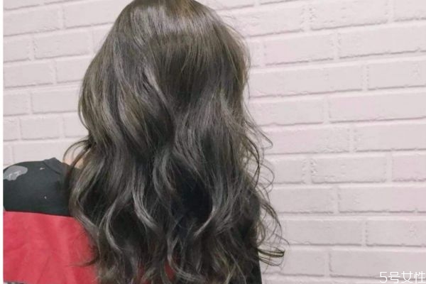 女生燙什么頭發(fā)好看呢 應該怎么選擇燙的發(fā)型呢 女生燙什么頭發(fā)好看呢 應該怎么選擇燙的發(fā)型呢