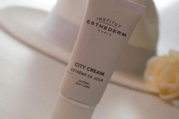 天天用隔離霜會(huì)長斑嗎 不護(hù)膚直接涂隔離霜會(huì)長斑嗎 天天用隔離霜會(huì)長斑嗎 不護(hù)膚直接涂隔離霜會(huì)長斑嗎