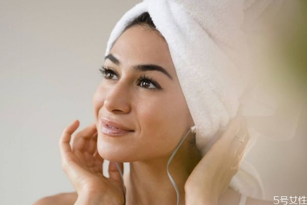 冬季應(yīng)該怎么美白呢 冬季美白的辦法有什么呢 冬季應(yīng)該怎么美白呢 冬季美白的辦法有什么呢