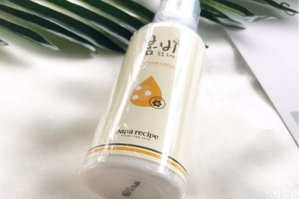 春雨水乳適合多大年齡 油性肌膚使用春雨水乳油膩嗎 春雨水乳適合多大年齡 油性肌膚使用春雨水乳油膩嗎