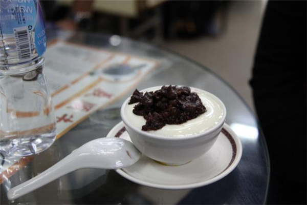 雙皮奶不能和什么一起吃 雙皮奶什么人不能吃 雙皮奶不能和什么一起吃 雙皮奶什么人不能吃