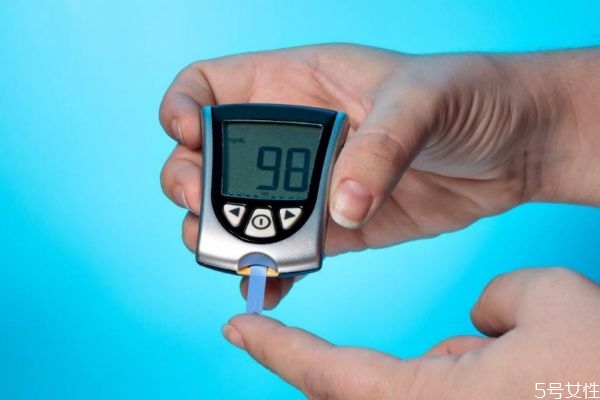 為什么會手麻呢 手麻的原因有什么呢 為什么會手麻呢 手麻的原因有什么呢