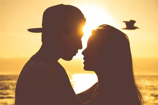 愛(ài)情中單戀能保持多久 單方面付出的感情能堅(jiān)持多久 愛(ài)情中單戀能保持多久 單方面付出的感情能堅(jiān)持多久