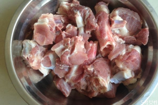 豬骨有什么營養(yǎng)價值呢 吃豬骨有什么好處呢