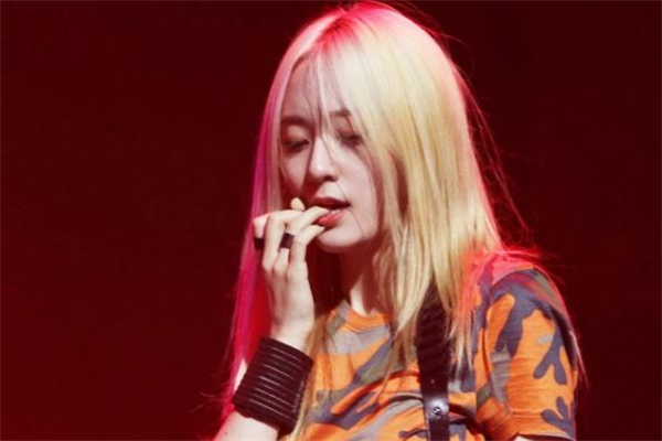 過(guò)年染什么顏色頭發(fā)好看 過(guò)年染頭發(fā)提前多久比較好