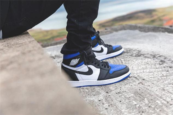 aj1黑藍(lán)腳趾配什么襪子 aj1黑藍(lán)腳趾搭配什么顏色襪子 aj1黑藍(lán)腳趾配什么襪子 aj1黑藍(lán)腳趾搭配什么顏色襪子