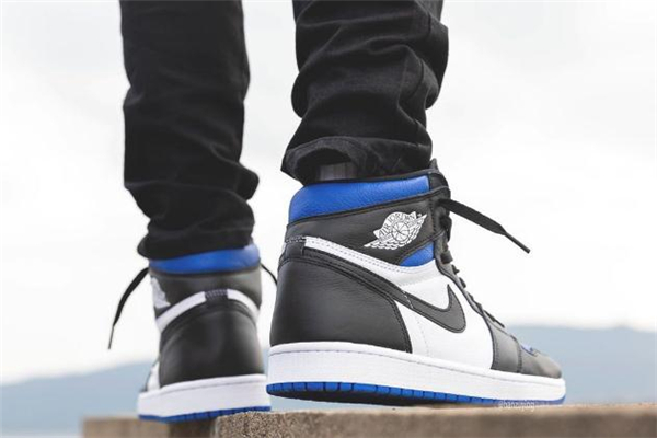 aj1黑藍(lán)腳趾配什么襪子 aj1黑藍(lán)腳趾搭配什么顏色襪子 aj1黑藍(lán)腳趾配什么襪子 aj1黑藍(lán)腳趾搭配什么顏色襪子