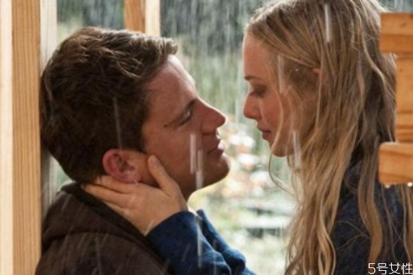 女生追男生成功幾率有多大 女追男男生會(huì)反感嗎 女生追男生成功幾率有多大 女追男男生會(huì)反感嗎