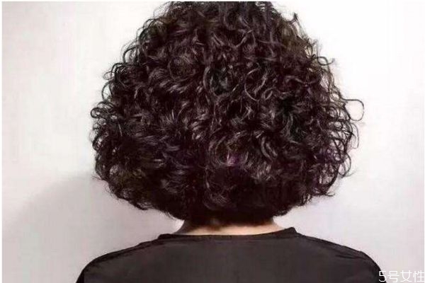 燙發(fā)的卷有幾種呢 怎么選擇燙發(fā)的卷呢 燙發(fā)的卷有幾種呢 怎么選擇燙發(fā)的卷呢