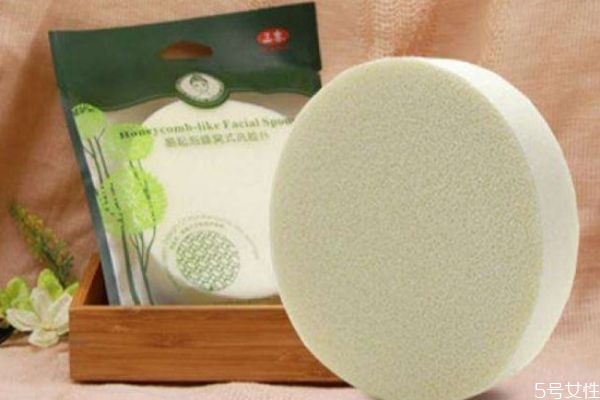 洗臉撲哪種好 洗臉撲孔大孔小的區(qū)別 洗臉撲哪種好 洗臉撲孔大孔小的區(qū)別