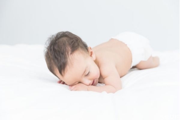 冬天寶寶睡覺穿什么 冬天寶寶睡覺穿衣指南 冬天寶寶睡覺穿什么 冬天寶寶睡覺穿衣指南