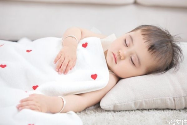 冬天寶寶睡覺穿什么 冬天寶寶睡覺穿衣指南 冬天寶寶睡覺穿什么 冬天寶寶睡覺穿衣指南