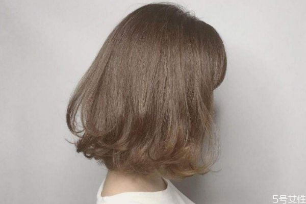 卷發(fā)怎么打理頭發(fā)呢 怎么樣卷發(fā)才維持的久呢 卷發(fā)怎么打理頭發(fā)呢 怎么樣卷發(fā)才維持的久呢