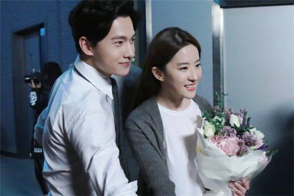 曖昧期間該不該挑明關(guān)系 怎么和曖昧對(duì)象挑明關(guān)系 曖昧期間該不該挑明關(guān)系 怎么和曖昧對(duì)象挑明關(guān)系