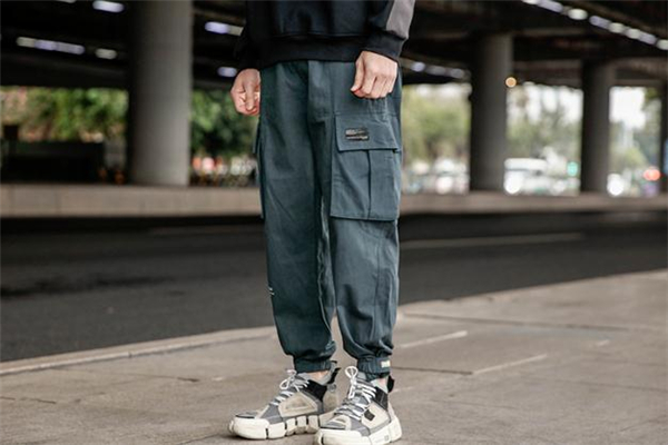 矮個(gè)子男生怎么挑選褲子 矮個(gè)子男生穿什么褲子顯高 矮個(gè)子男生怎么挑選褲子 矮個(gè)子男生穿什么褲子顯高