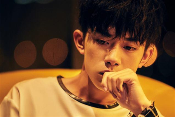 鋼夾燙和錫紙燙哪個(gè)好看 鋼夾燙和錫紙燙哪個(gè)貴 鋼夾燙和錫紙燙哪個(gè)好看 鋼夾燙和錫紙燙哪個(gè)貴