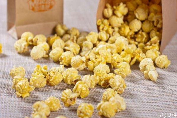 爆米花是怎么做的呢 爆米花有什么營養(yǎng)價值呢 爆米花是怎么做的呢 爆米花有什么營養(yǎng)價值呢