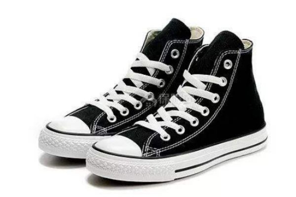 帆布鞋需要買大一碼嗎 帆布鞋舌頭歪怎么解決 帆布鞋需要買大一碼嗎 帆布鞋舌頭歪怎么解決