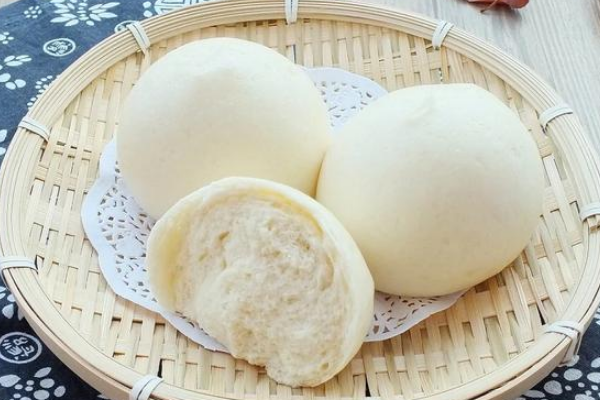 蒸饅頭放多少堿適合 饅頭發(fā)酸了還能吃嗎 蒸饅頭放多少堿適合 饅頭發(fā)酸了還能吃嗎