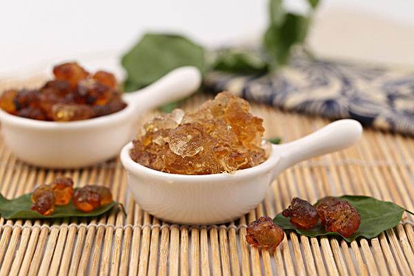 桃膠脆脆的是沒(méi)熟嗎 桃膠不泡可以直接煮嗎 桃膠脆脆的是沒(méi)熟嗎 桃膠不泡可以直接煮嗎