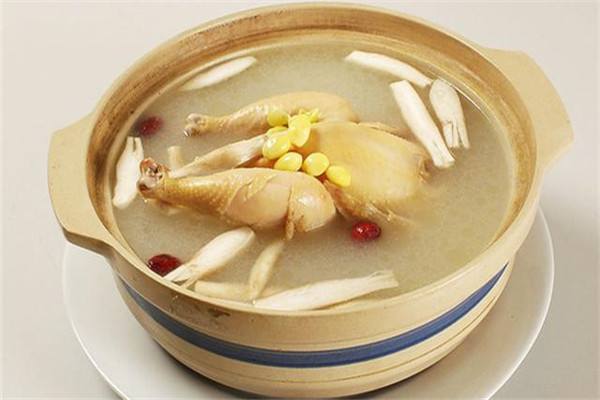 雞湯里放什么食材好 煲雞湯需要焯水嗎 雞湯里放什么食材好 煲雞湯需要焯水嗎