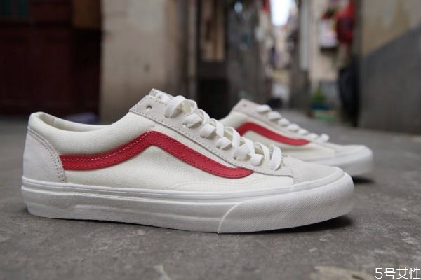 適合女生夏天穿的球鞋推薦 好看的碎花運(yùn)動鞋推薦