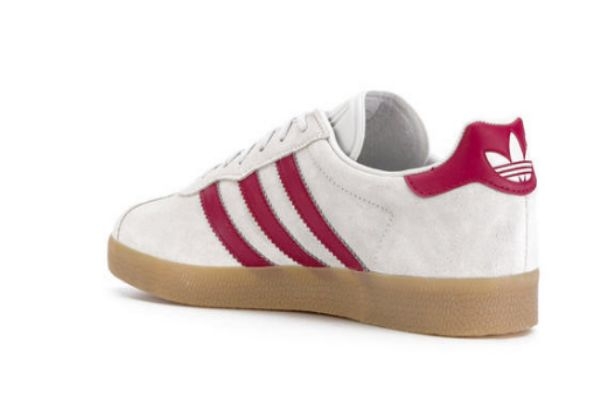 適合女生夏天穿的球鞋推薦 好看的碎花運(yùn)動鞋推薦