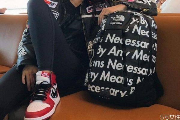 穿aj配長(zhǎng)襪還是短襪 穿aj應(yīng)該怎么配襪子 穿aj配長(zhǎng)襪還是短襪 穿aj應(yīng)該怎么配襪子