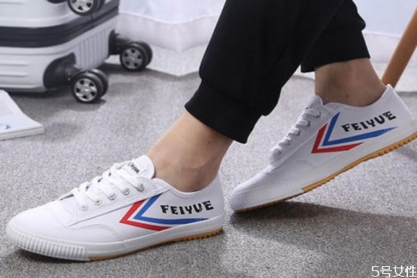 飛躍鞋和法國飛躍質量哪個好 飛躍鞋和法國版的區(qū)別 飛躍鞋和法國飛躍質量哪個好 飛躍鞋和法國版的區(qū)別