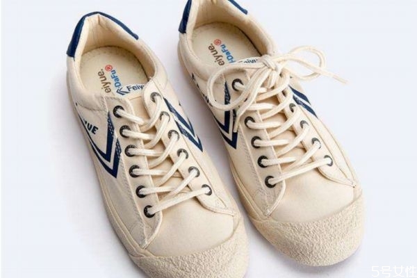 飛躍鞋和法國飛躍質量哪個好 飛躍鞋和法國版的區(qū)別 飛躍鞋和法國飛躍質量哪個好 飛躍鞋和法國版的區(qū)別