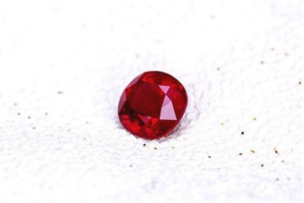 紅寶石為什么會(huì)裂 紅寶石有內(nèi)裂正常嗎 紅寶石為什么會(huì)裂 紅寶石有內(nèi)裂正常嗎
