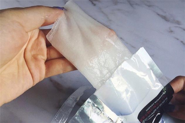 歐萊雅安瓶面膜適合油皮嗎 歐萊雅安瓶面膜敏感肌能用嗎 歐萊雅安瓶面膜適合油皮嗎 歐萊雅安瓶面膜敏感肌能用嗎