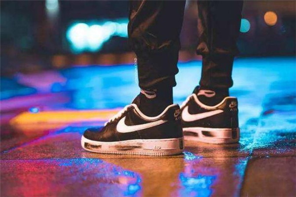 耐克af1權(quán)志龍聯(lián)名真假對比 權(quán)志龍小雛菊af1真假鑒定 耐克af1權(quán)志龍聯(lián)名真假對比 權(quán)志龍小雛菊af1真假鑒定