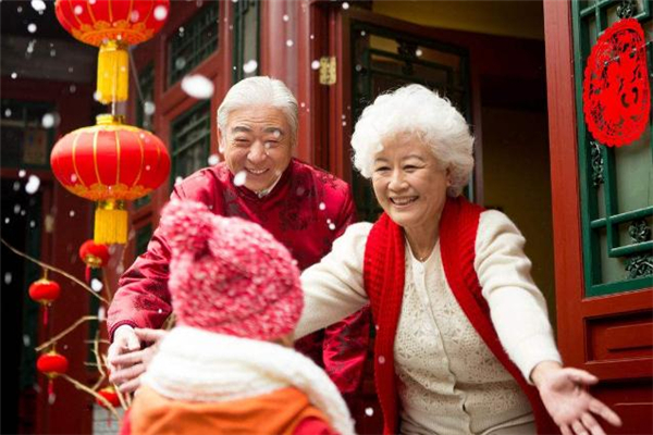 婚后過(guò)年應(yīng)該給婆婆錢嗎 婚后過(guò)年給父母多少錢