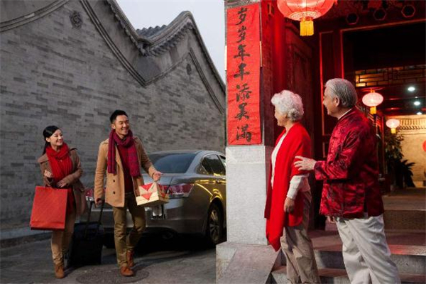 婚后過(guò)年應(yīng)該給婆婆錢嗎 婚后過(guò)年給父母多少錢