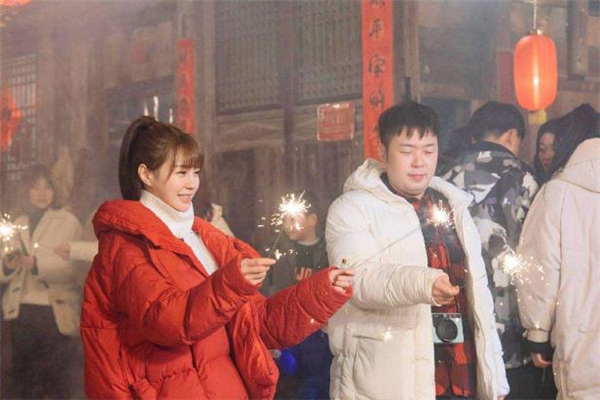 暗戀和明戀哪個(gè)更痛苦 暗戀和明戀哪個(gè)更美好 暗戀和明戀哪個(gè)更痛苦 暗戀和明戀哪個(gè)更美好