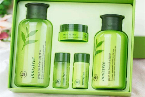 三十歲適合用悅詩風(fēng)吟嗎 年輕膚質(zhì)和熟齡膚質(zhì)護(hù)膚的區(qū)別 三十歲適合用悅詩風(fēng)吟嗎 年輕膚質(zhì)和熟齡膚質(zhì)護(hù)膚的區(qū)別