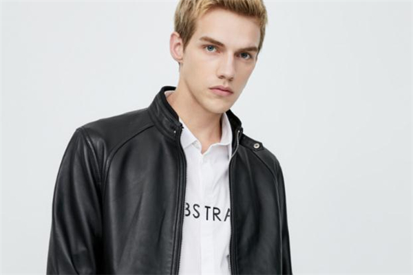 男生皮衣怎么搭配好看 男生皮衣里面搭配什么 男生皮衣怎么搭配好看 男生皮衣里面搭配什么