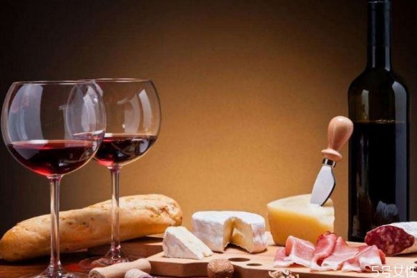 紅酒可以經(jīng)常喝嗎 紅酒瓶怎么打開呢 紅酒可以經(jīng)常喝嗎 紅酒瓶怎么打開呢