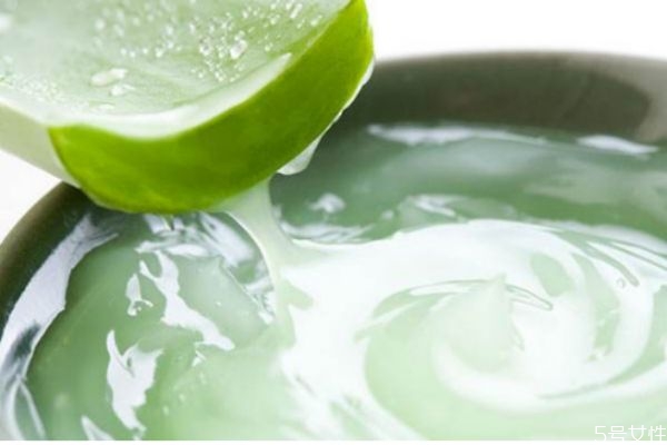 擦完蘆薈膠還可以擦其它護(hù)膚品嗎 蘆薈膠與護(hù)膚品順序 擦完蘆薈膠還可以擦其它護(hù)膚品嗎 蘆薈膠與護(hù)膚品順序